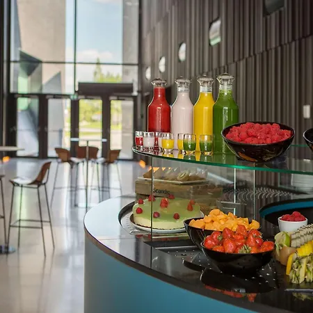 Scandic Oslo Airport Отель 4*